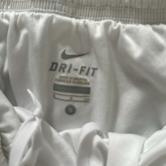 Nike Tempo Shorts in White/Green/Lime - Picture 2 of 3